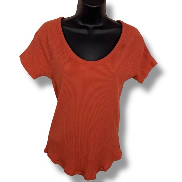 Large FittedMaurices Brick Orange Reddish Tee Short Sleeve Stretch Ribbed Casual - Picture 1 of 12